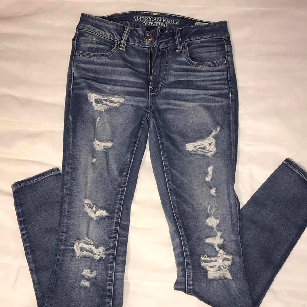 American eagle ripped skinny jeans!
